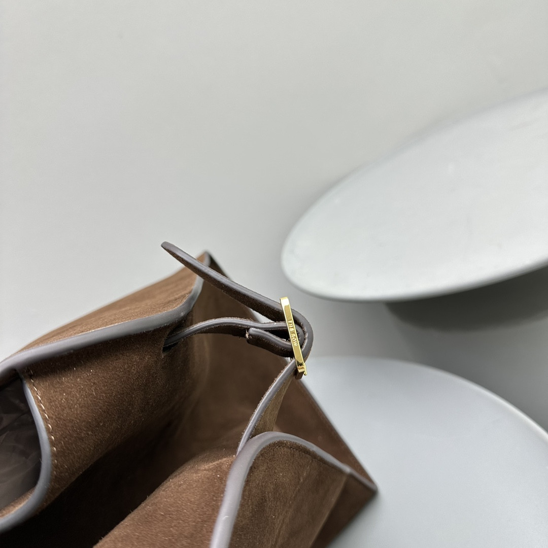 The R0w MARGAUX 17   43x24x30cm