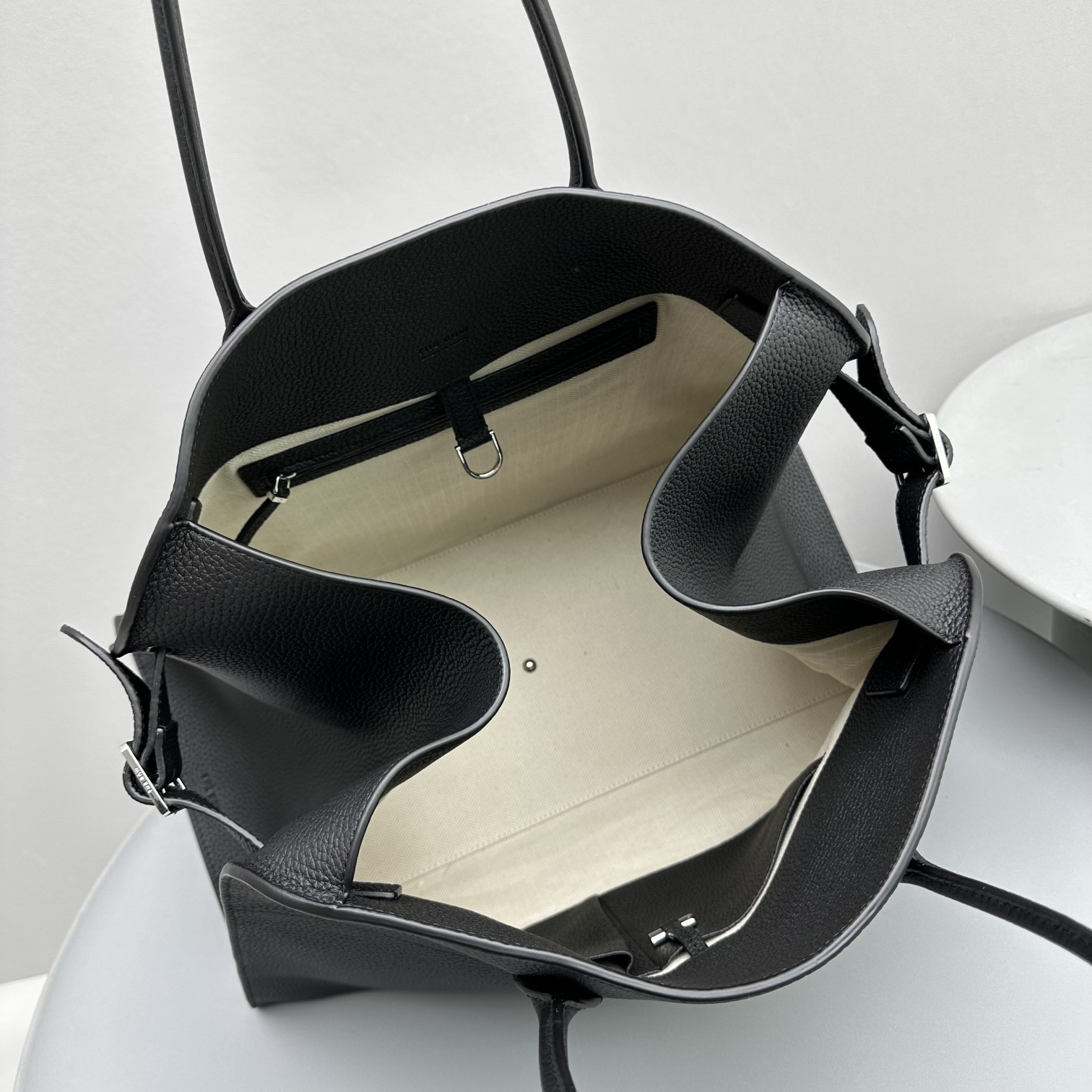 The R0w MARGAUX 17 43x24x30cm