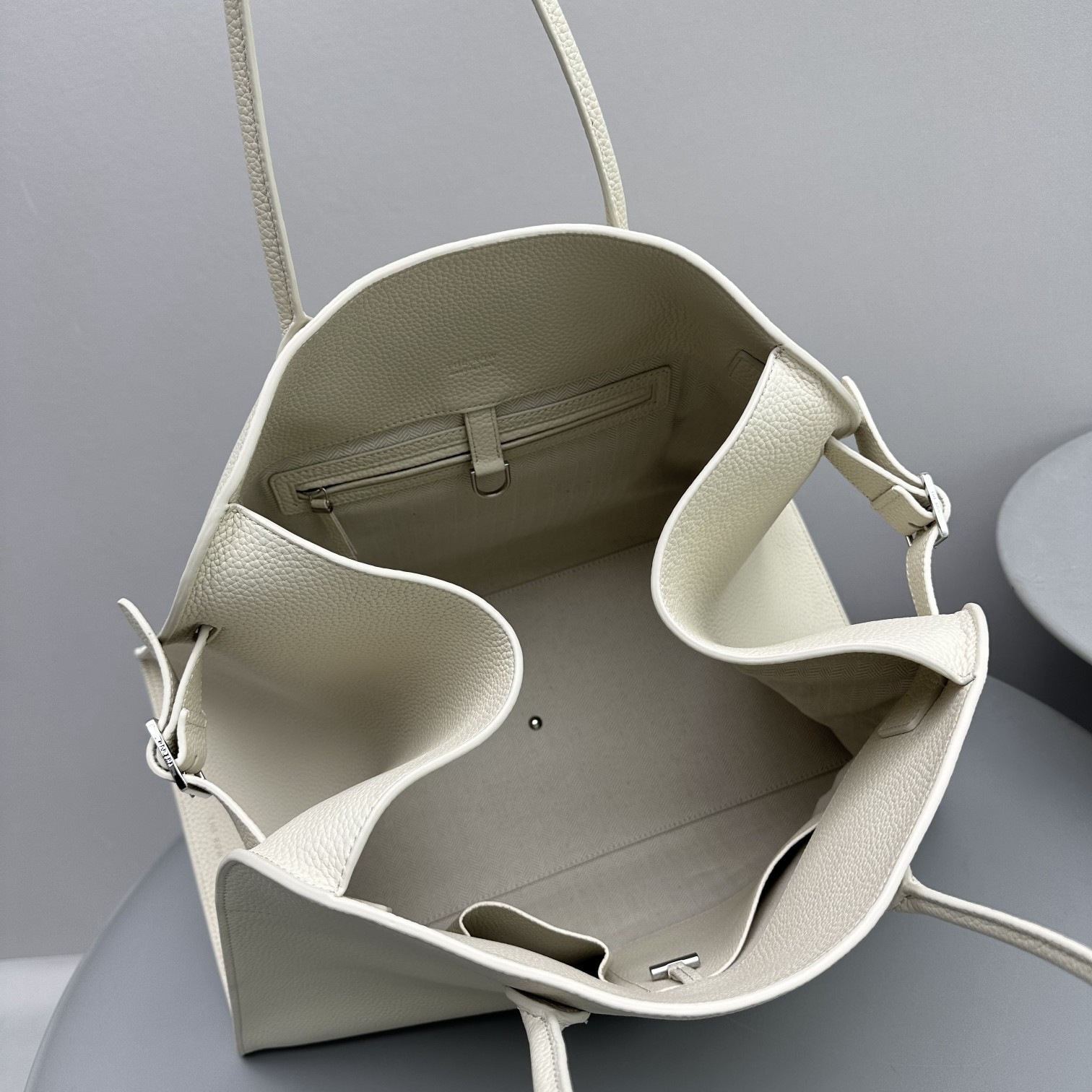 The R0w MARGAUX 17 43x24x30cm