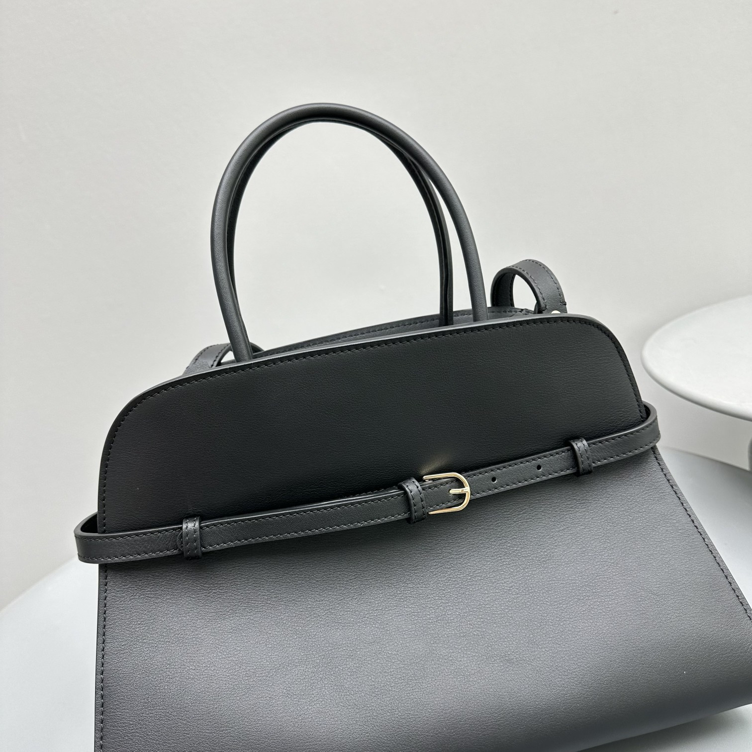 The R0w Margaux belt 12 32x15x25cm