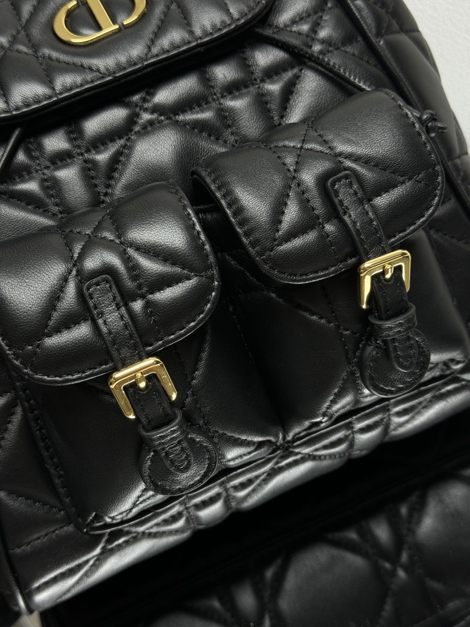 D10r Caro Backpack Medium 23 x 26.7 x 12.5 cm