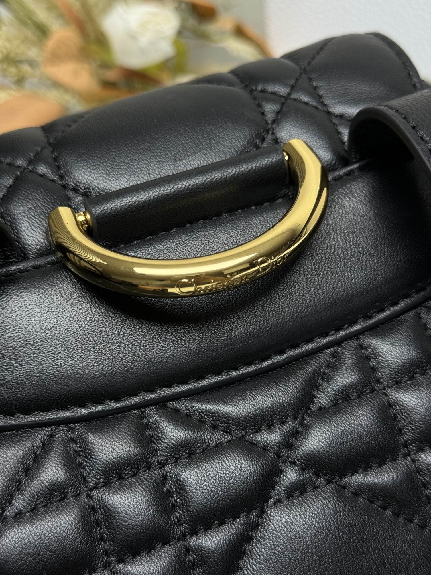 D10r Caro Backpack Medium 23 x 26.7 x 12.5 cm