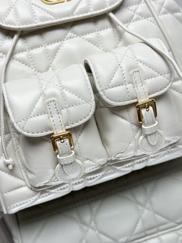 D10r Caro Backpack Medium 23 x 26.7 x 12.5 cm