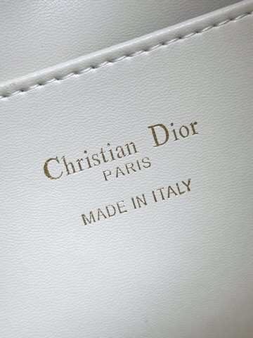 D10r Caro Backpack Medium 23 x 26.7 x 12.5 cm