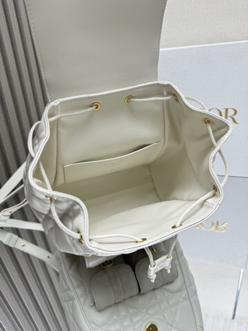 D10r Caro Backpack Medium 23 x 26.7 x 12.5 cm