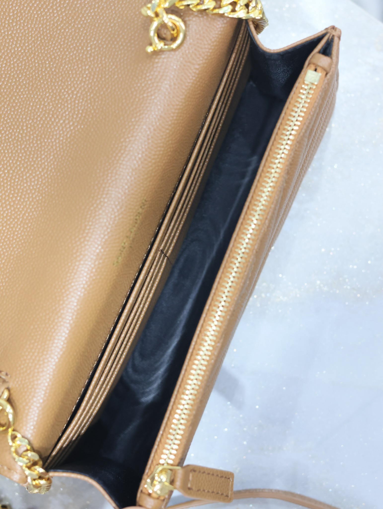 Y51 Cassandra WOC envelope chain wallet in grained poudre leather 19 x 12.5 x 3.5 cm