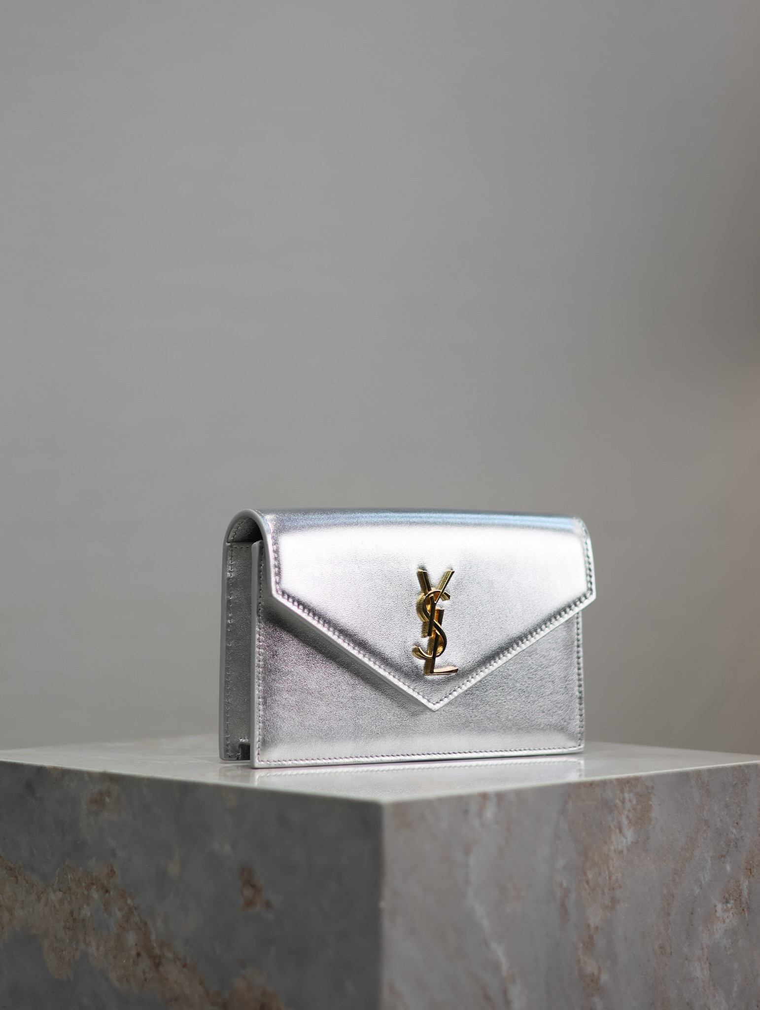 Y51 Cassandra WOC envelope chain wallet 19x12.5x3.5cm