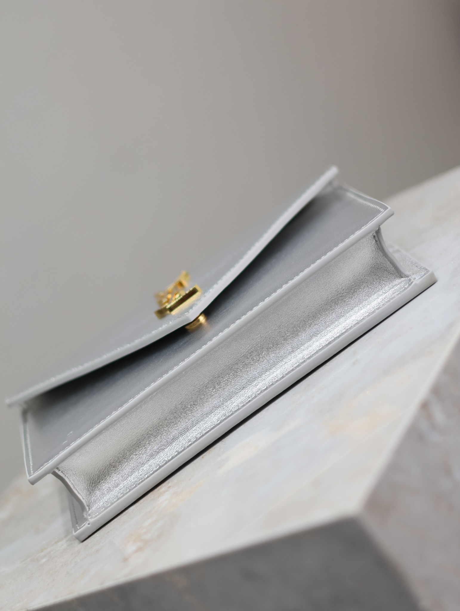 Y51 Cassandra WOC envelope chain wallet 19x12.5x3.5cm