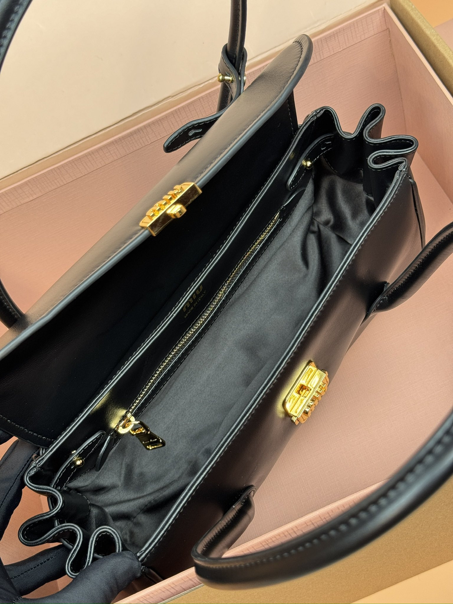 Miu Miu Leather shoulder bag 15x28x11cm