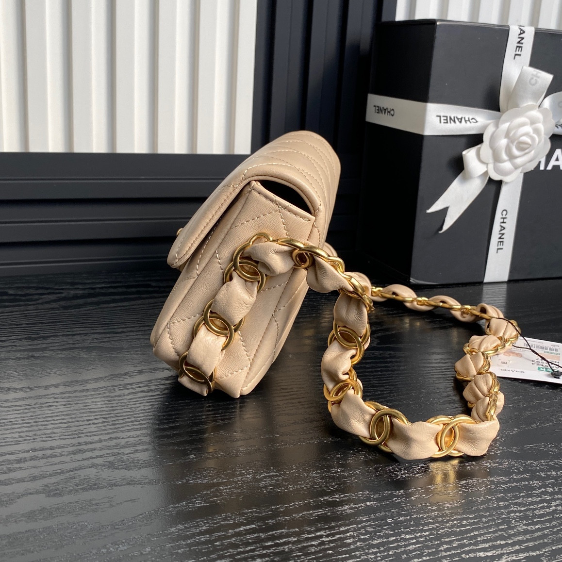 Ch**el FALL-WINTER 2024-25 SMALL FLAP BAG 13x21x7cm