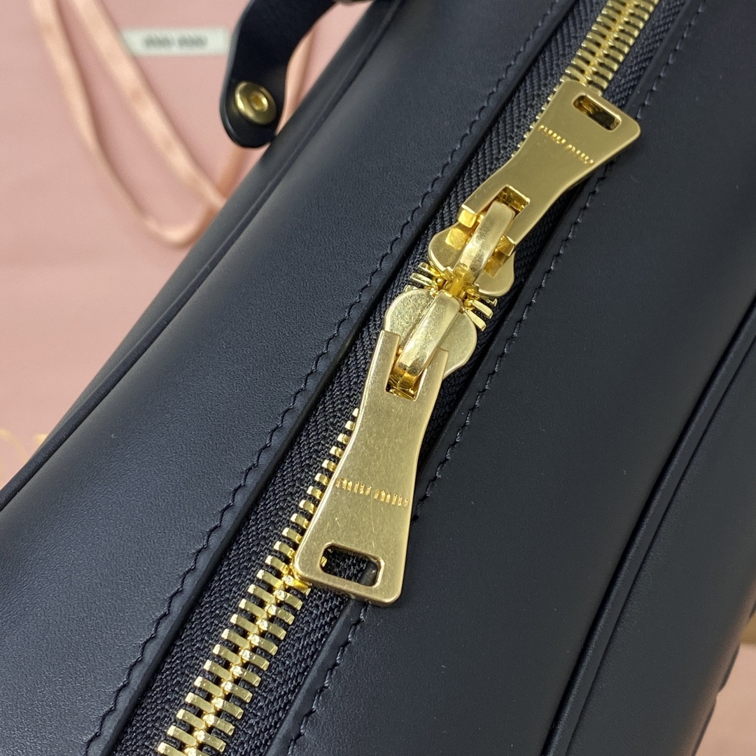 Miu Miu Leather Beau bag 23x34x10cm