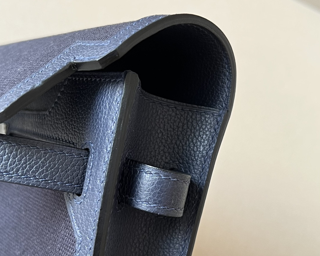 Hermès Kelly Depeches 25x18.5x4.5cm