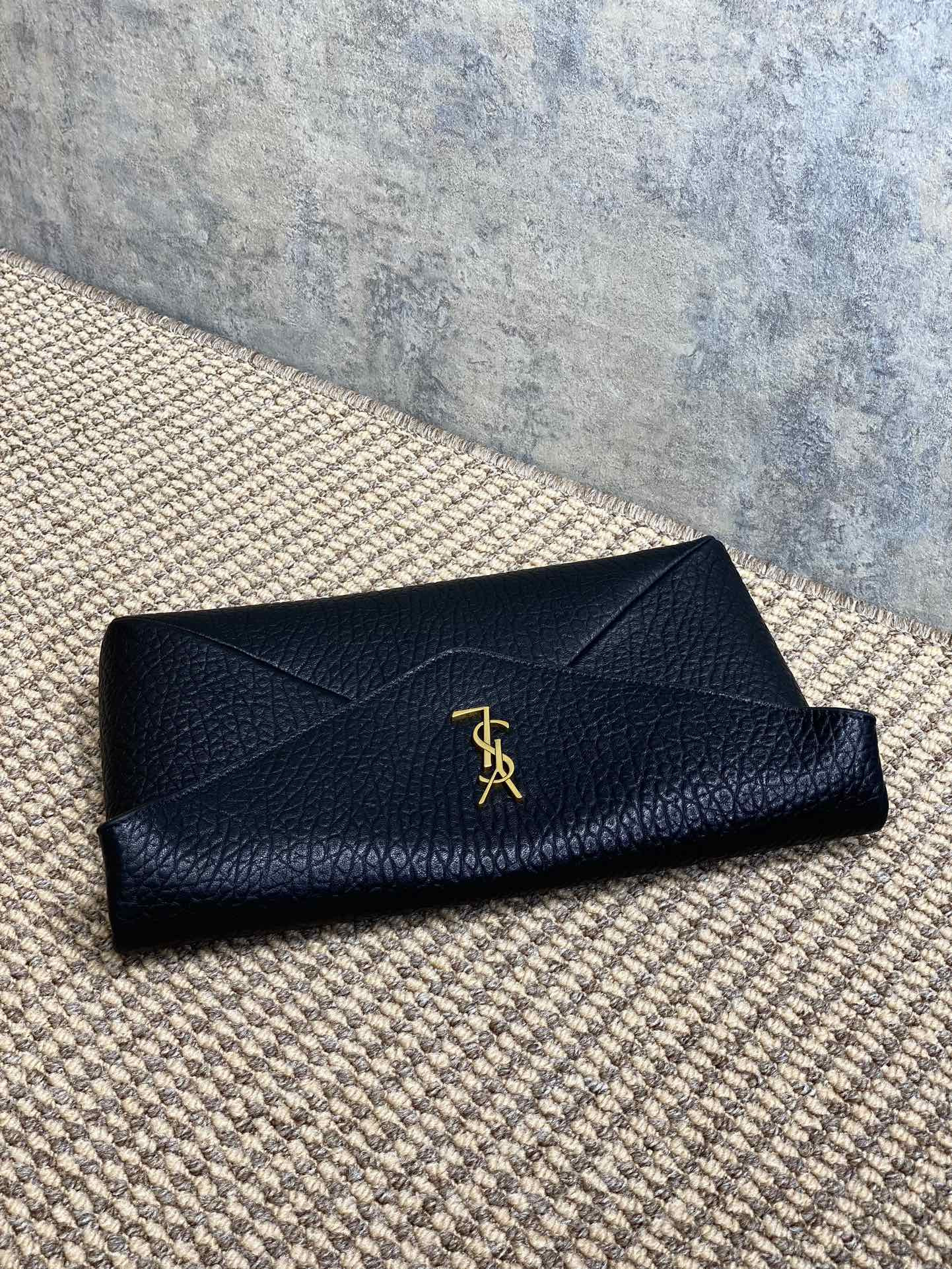 Y51 CASSANDRE large envelope pouch in lambskin 29.5x18x4.5cm