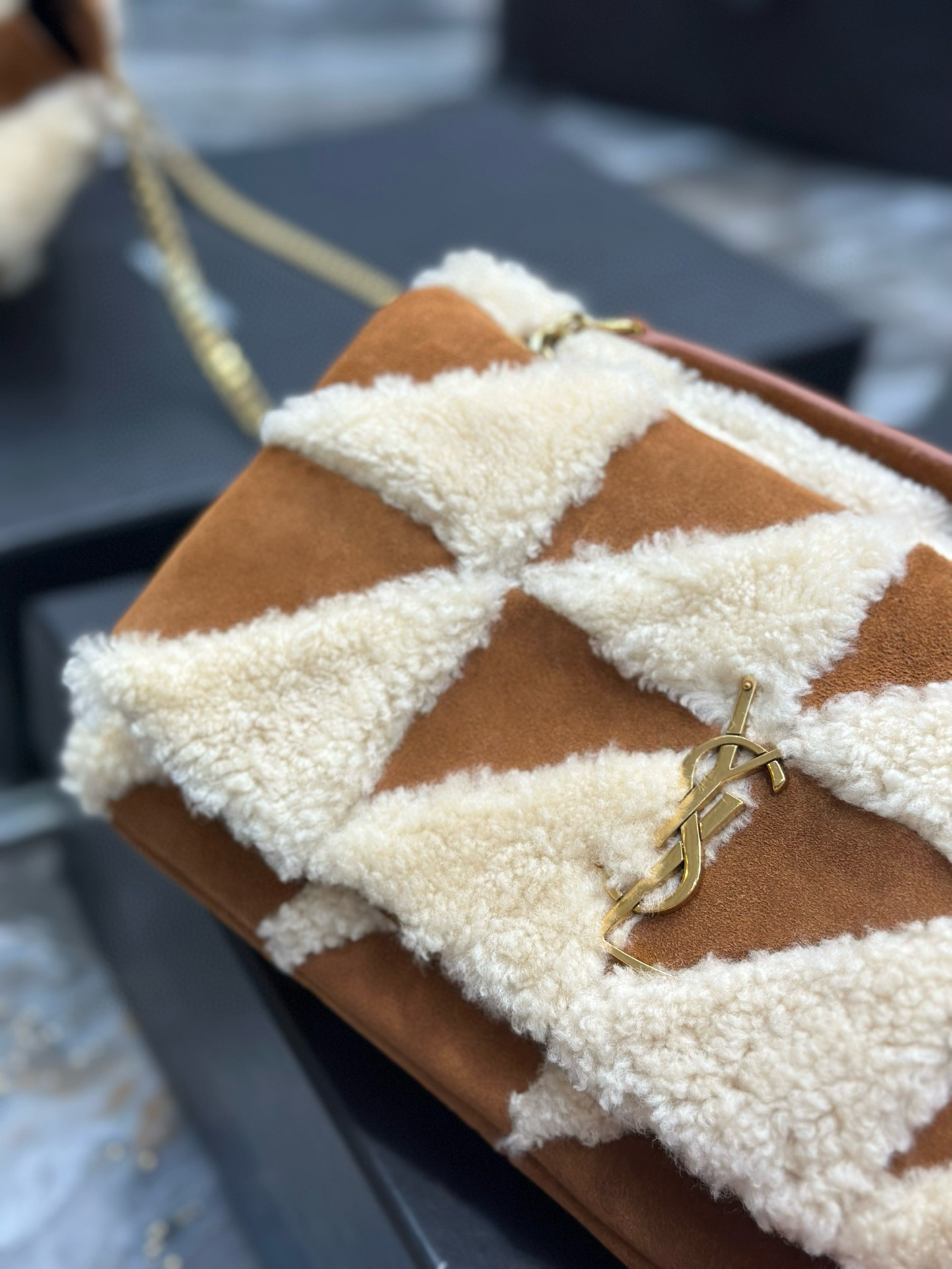 Y51 Jamie Medium in Suede and Shearling 25×15×7.5cm