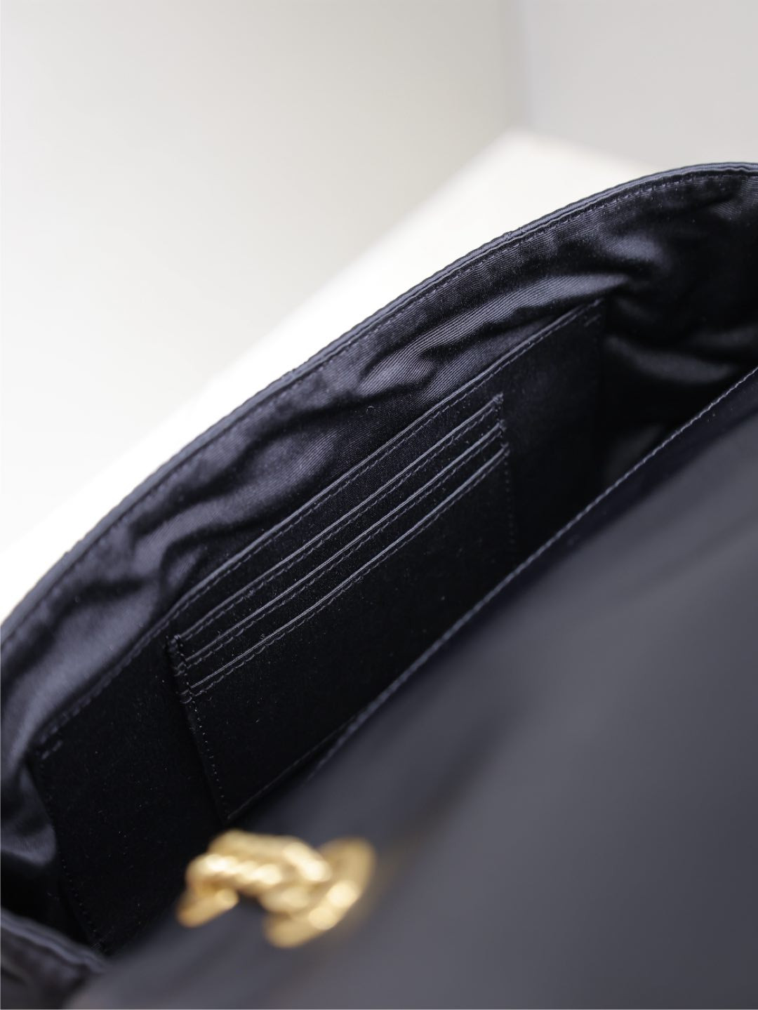 Y51 Jamie Medium in Nylon 25x15x7.5cm