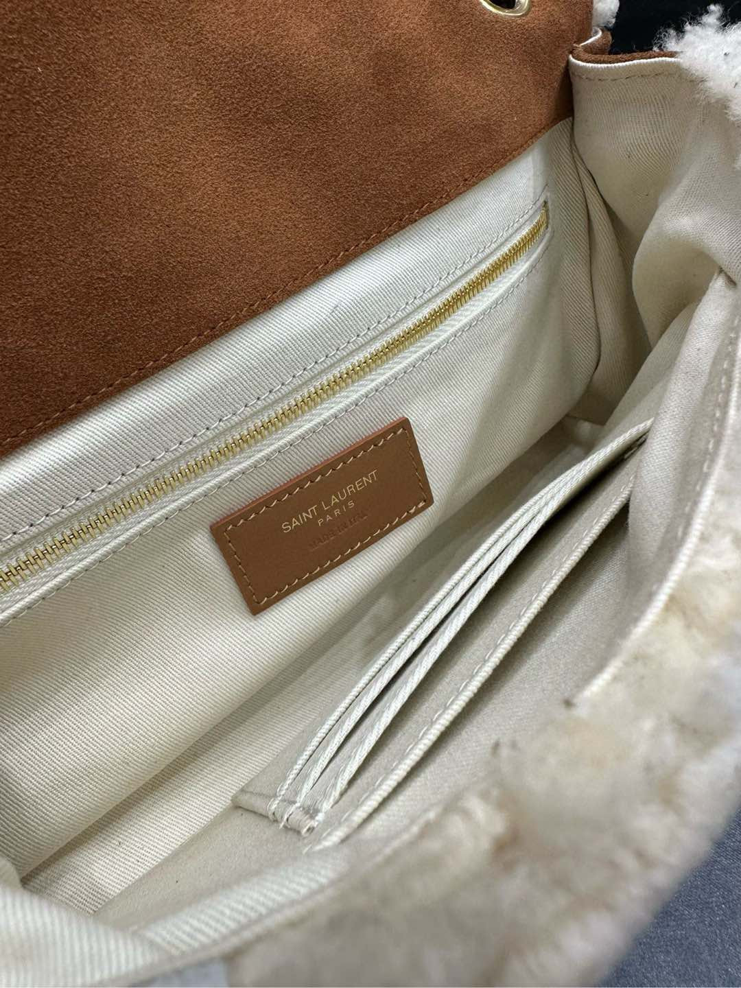 Y51 Jamie Medium in Suede and Shearling 25×15×7.5cm