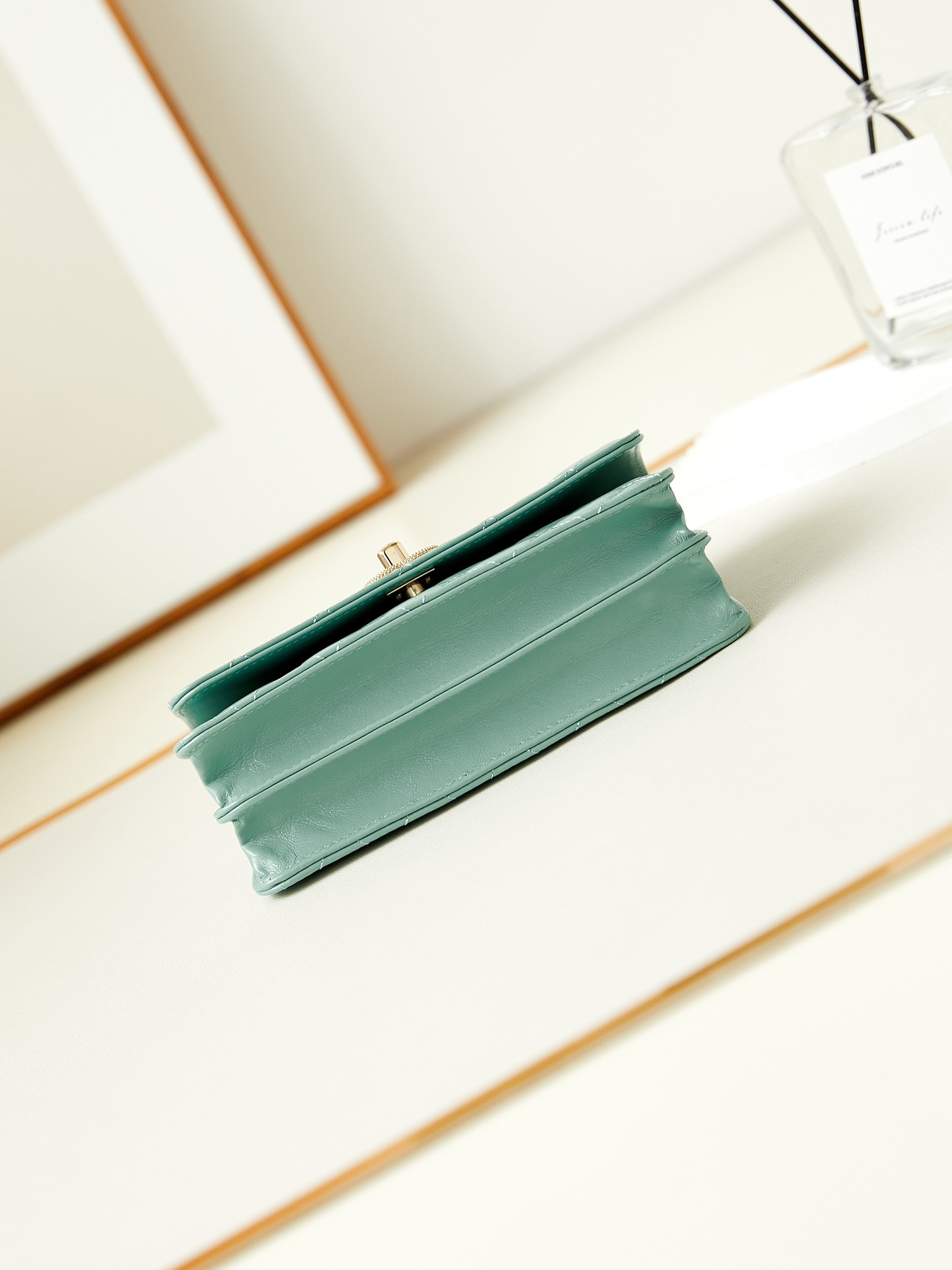 Ch**el 24P woc CLASSIC WALLET ON CHAIN 11x18.5x6cm