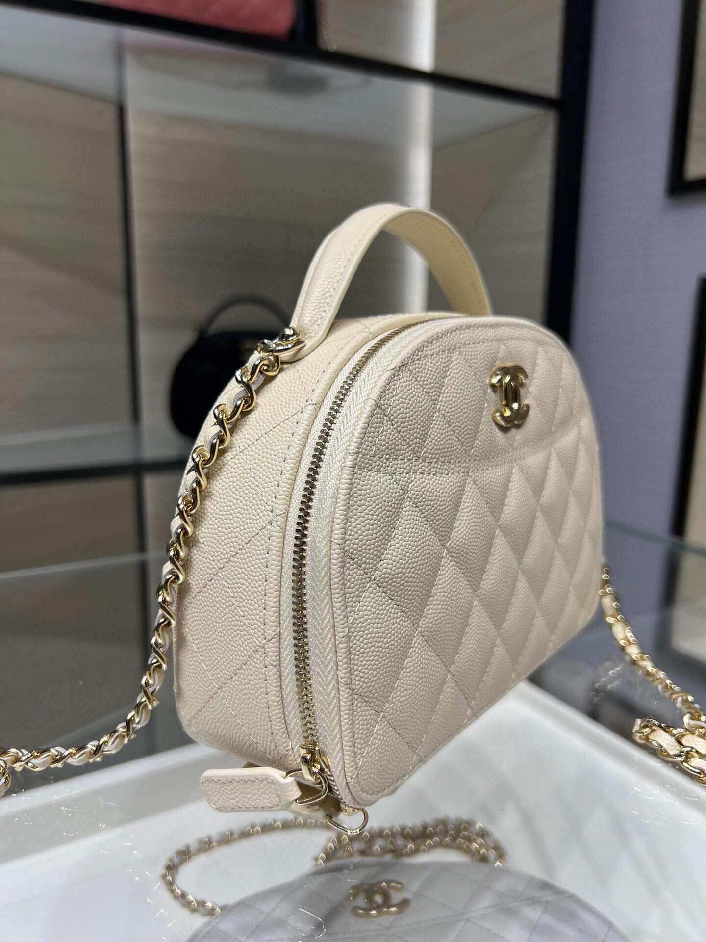 Ch**el 25C Chain shell bag 18X16X6cm