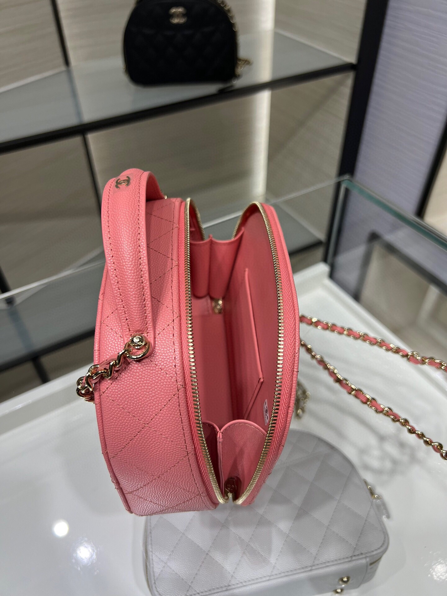 Ch**el 25C Chain shell bag 18X16X6cm