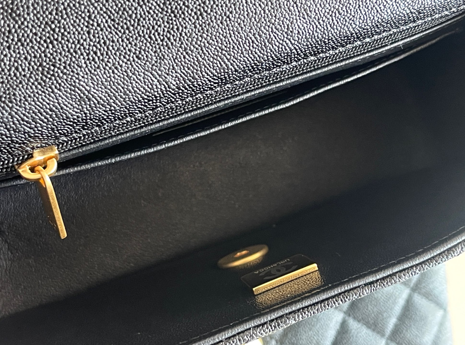 Ch**el Mini Classic Handbag With Top Handle 13x20x9cm