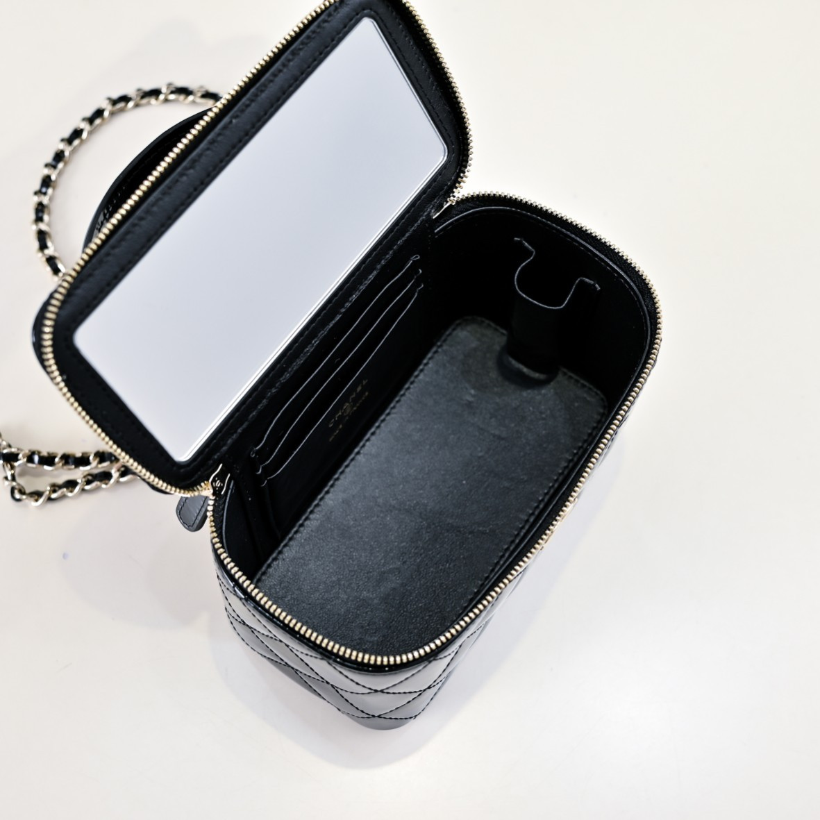 Ch**el Long Vanity with chain 16.5x10x8cm