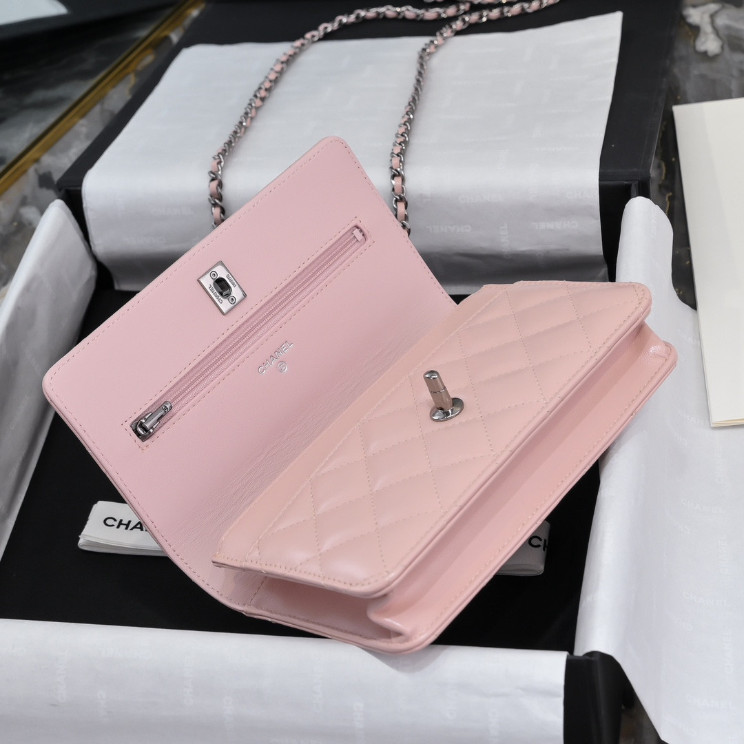 Ch**el Clutch With Chain 19x12x3.5cm