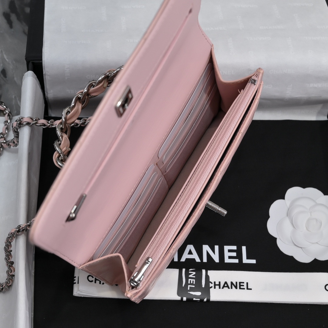Ch**el Clutch With Chain 19x12x3.5cm