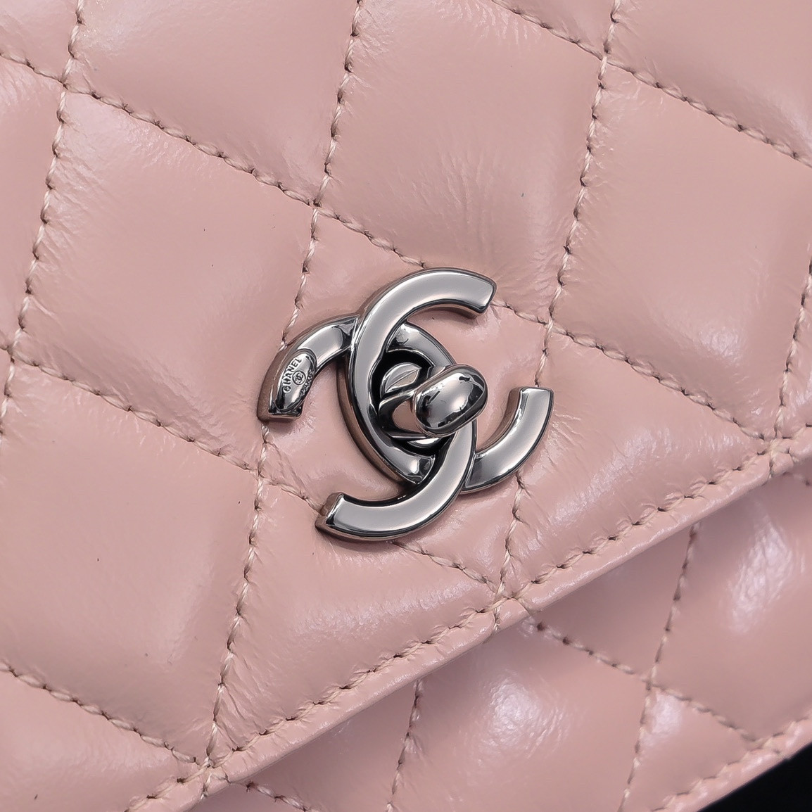 Ch**el Clutch With Chain 18.5x11x6cm