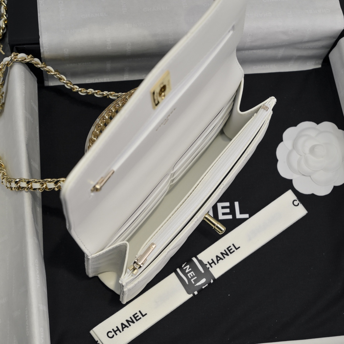 Ch**el Clutch With Chain 19cm