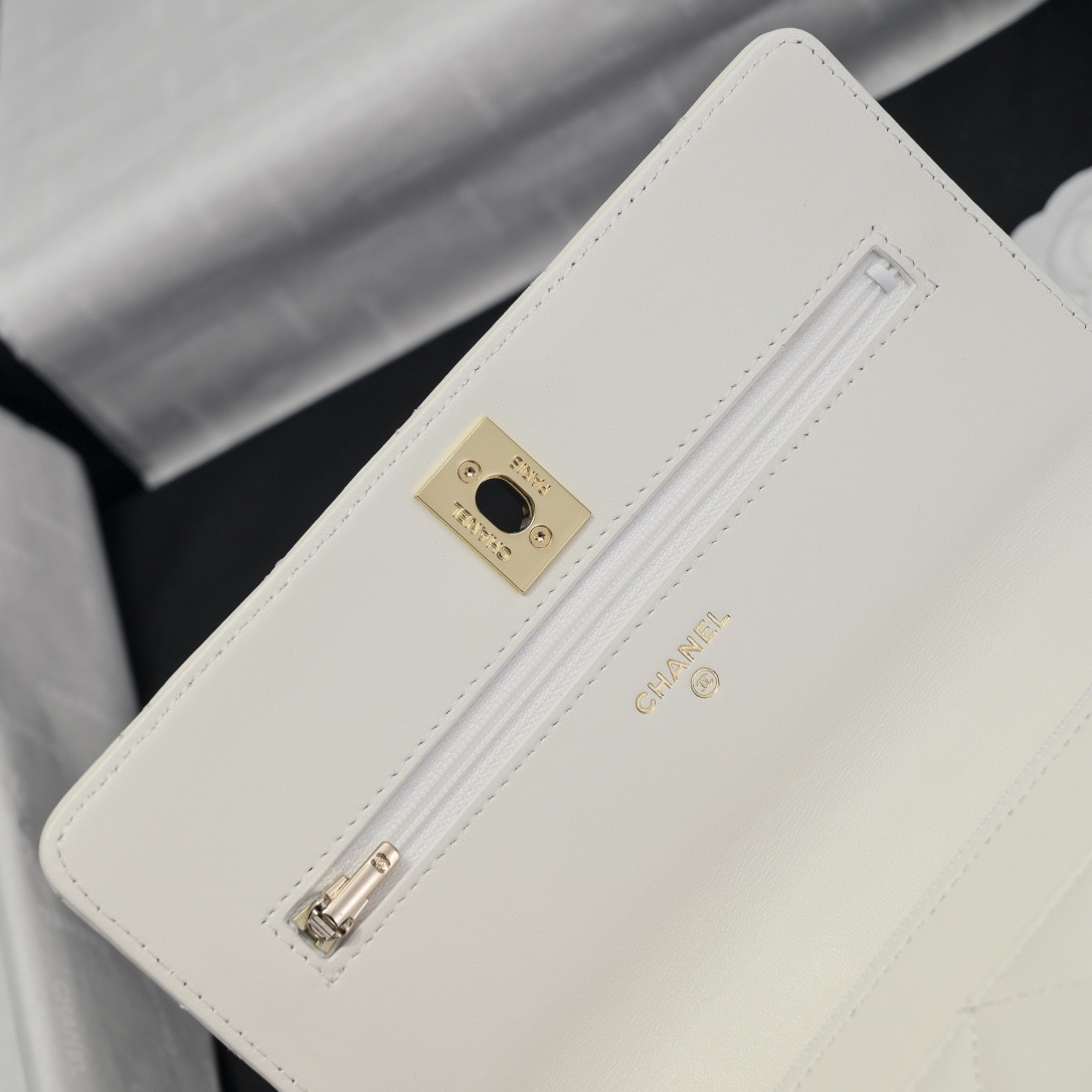 Ch**el Clutch With Chain 19cm