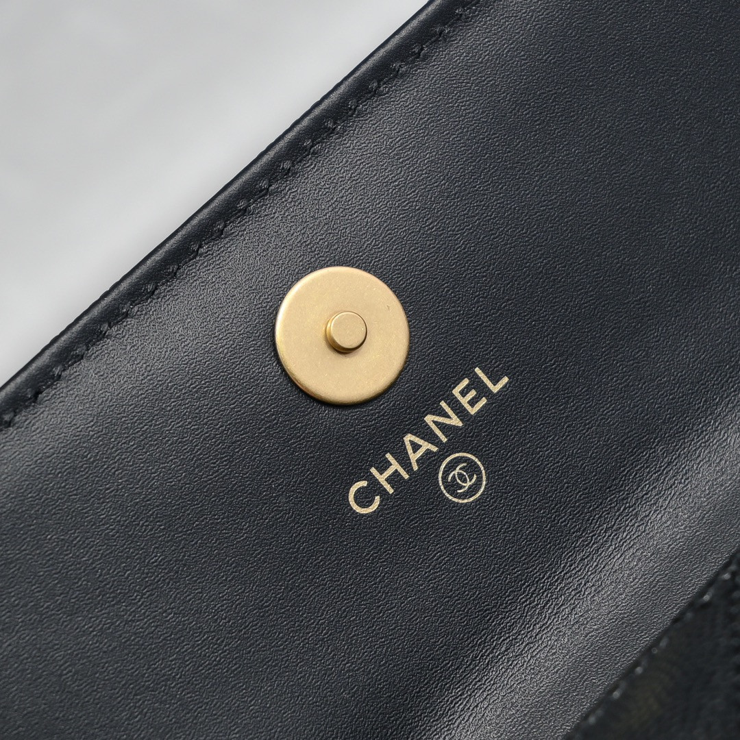 Ch**el woc CLASSIC WALLET ON CHAIN 17cm