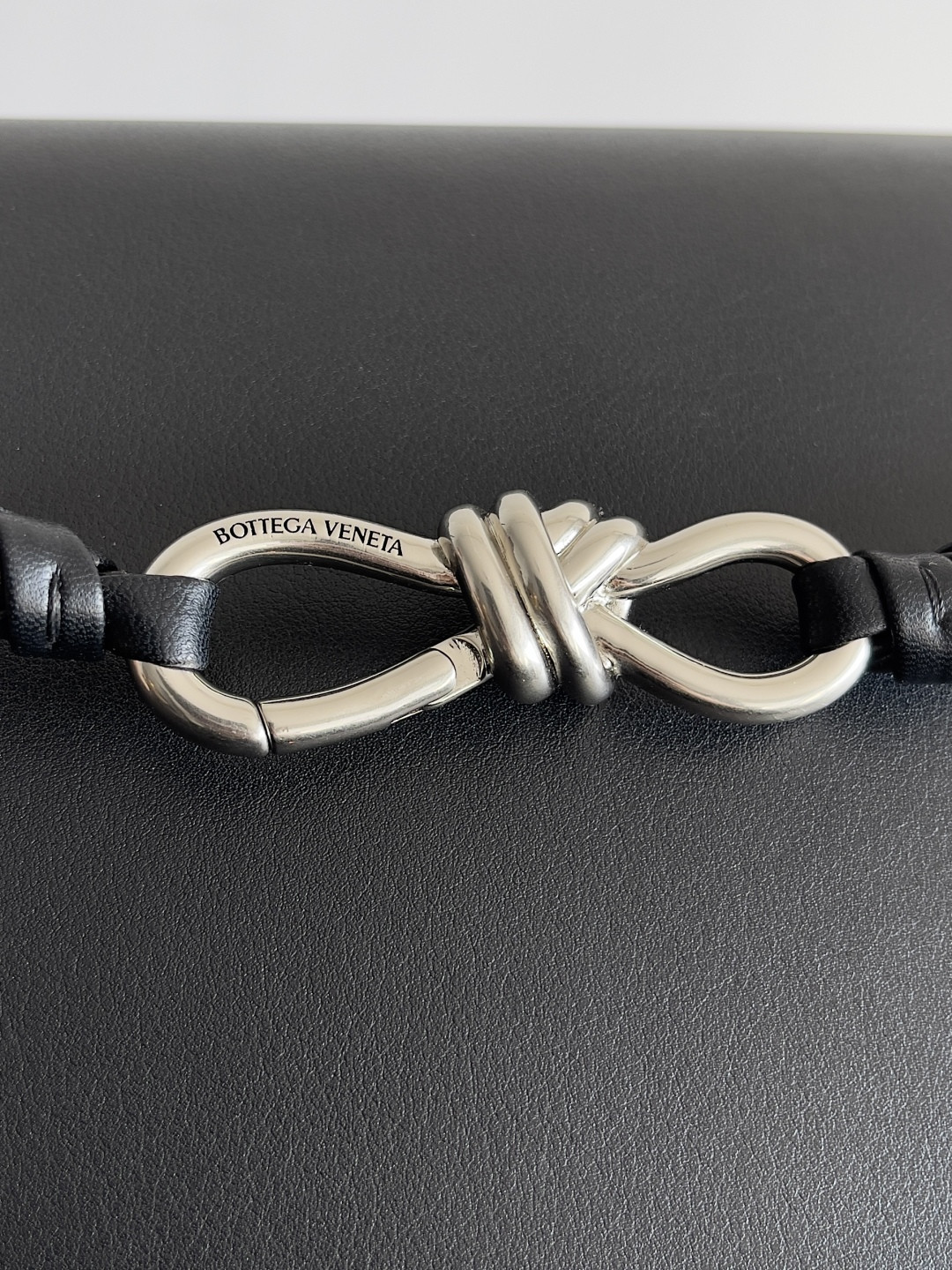 B0tt*ga Ven*ta Large Andiamo Messenger 43x32x20cm