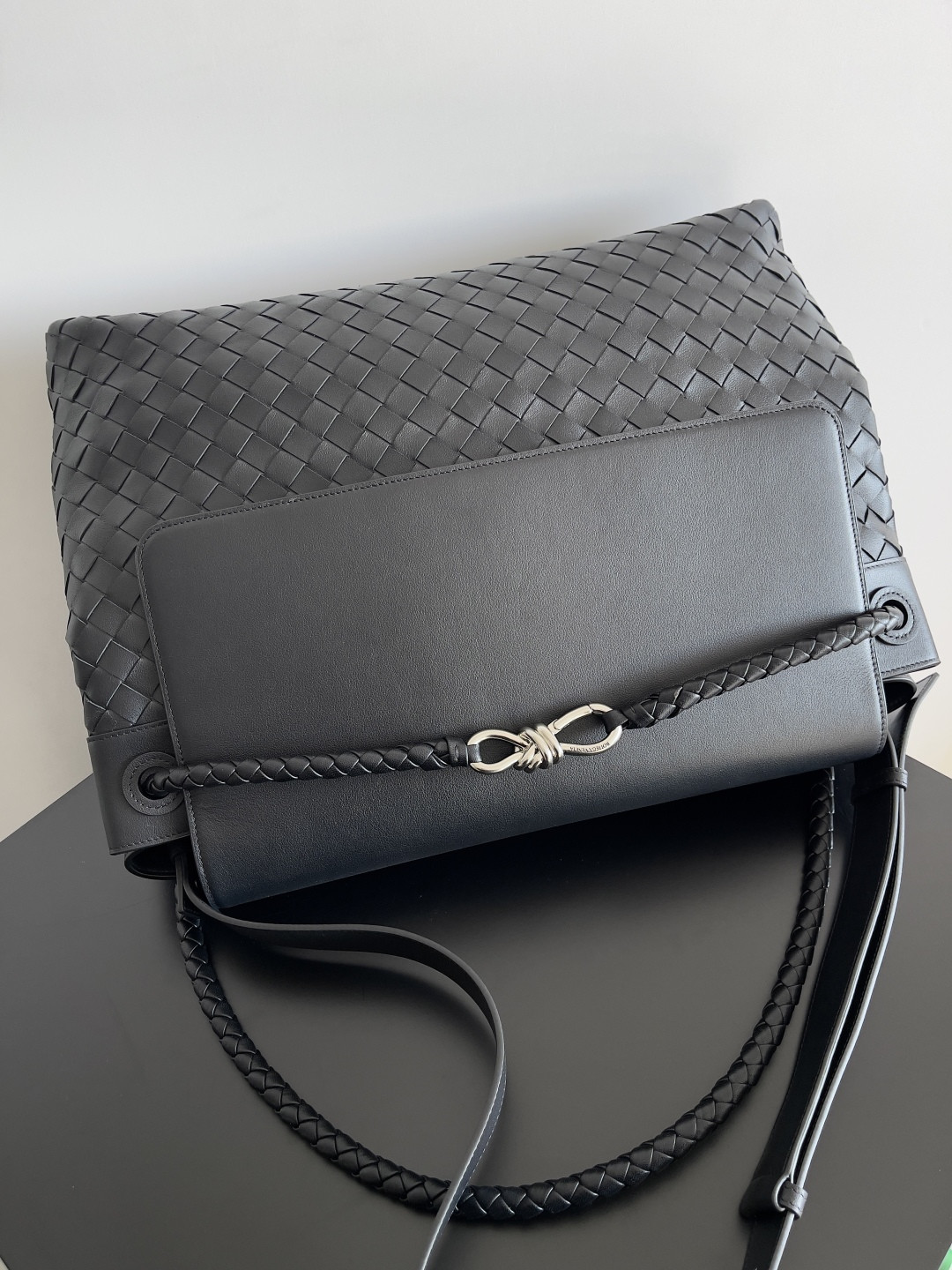 B0tt*ga Ven*ta Large Andiamo Messenger 43x32x20cm