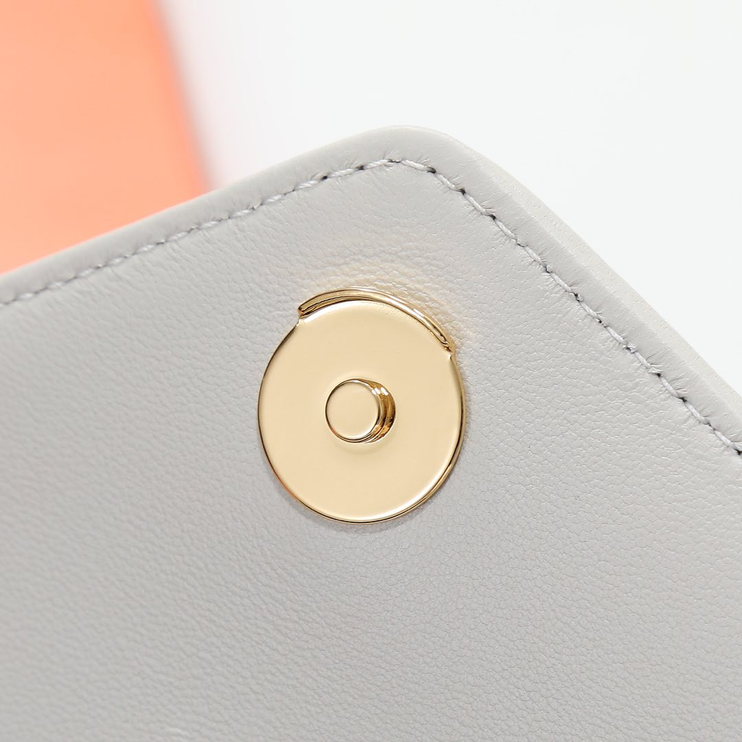 Y51 LOULOU medium in MATELASSÉ lambskin 29x17x8cm