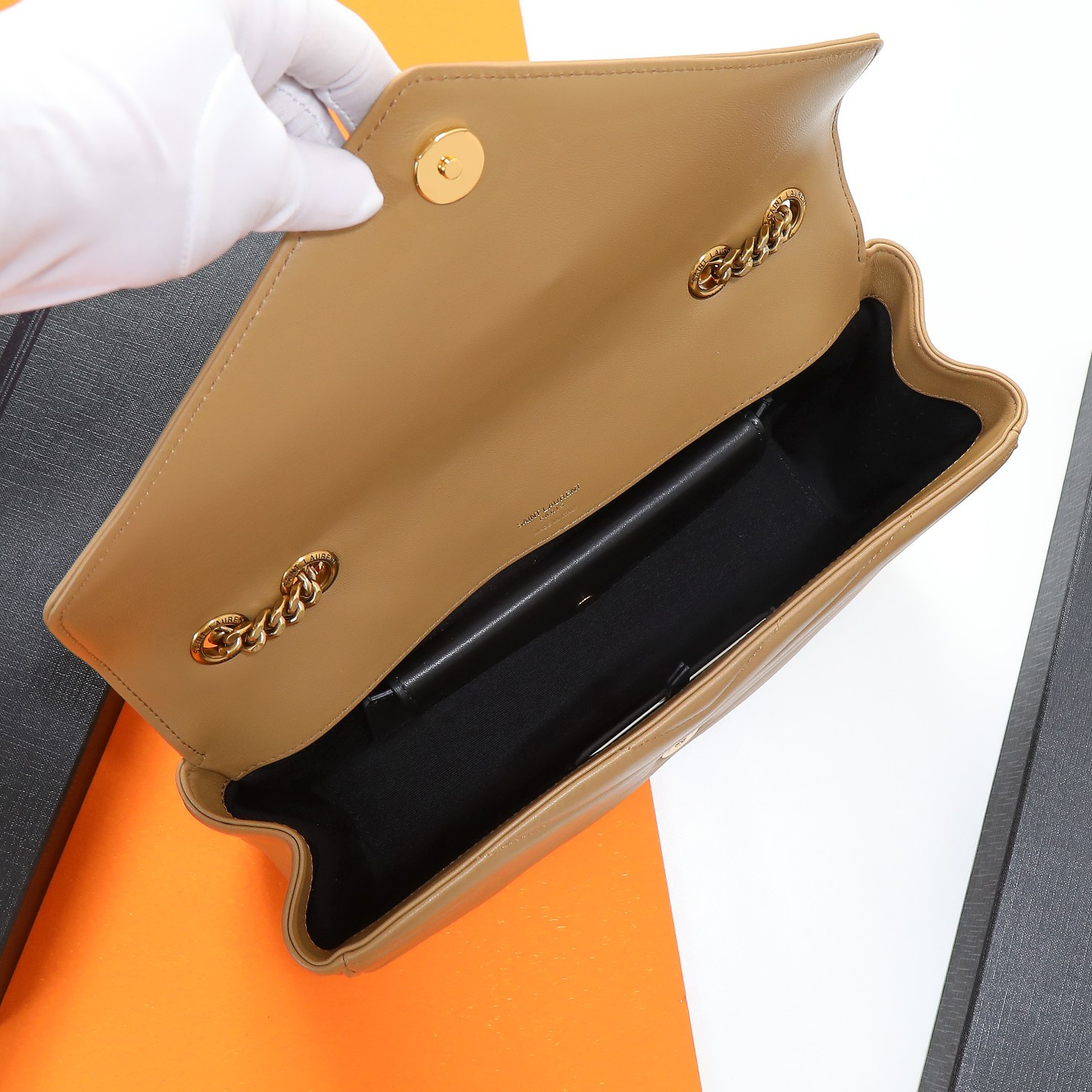 Y51 LOULOU medium in MATELASSÉ lambskin 29x17x8cm