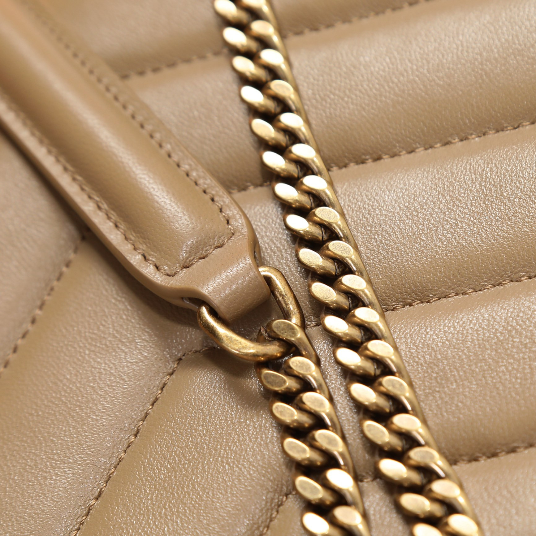 Y51 LOULOU medium in MATELASSÉ lambskin 29x17x8cm