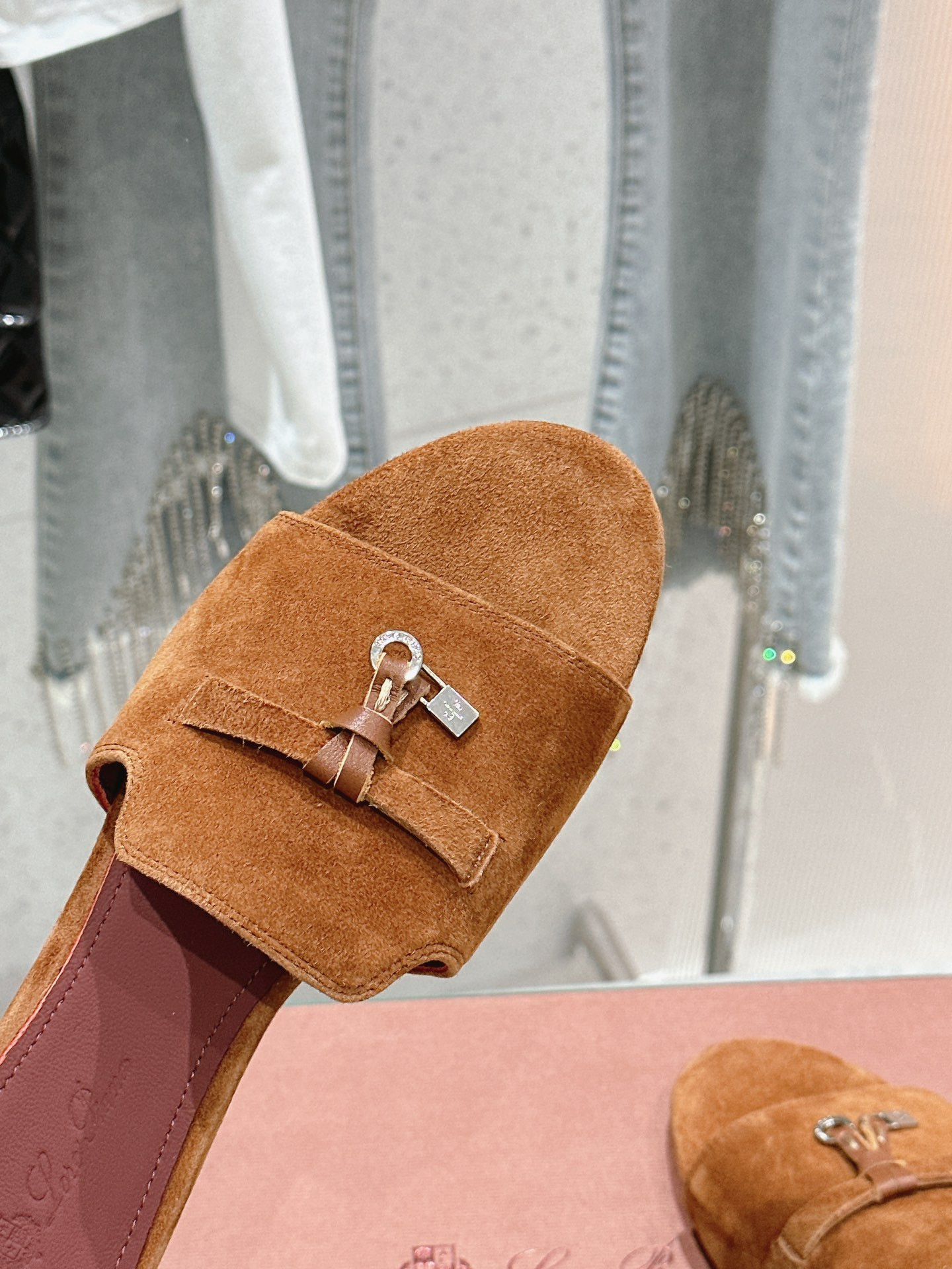 UA L0r0 P1ana Summer Charms Sandal