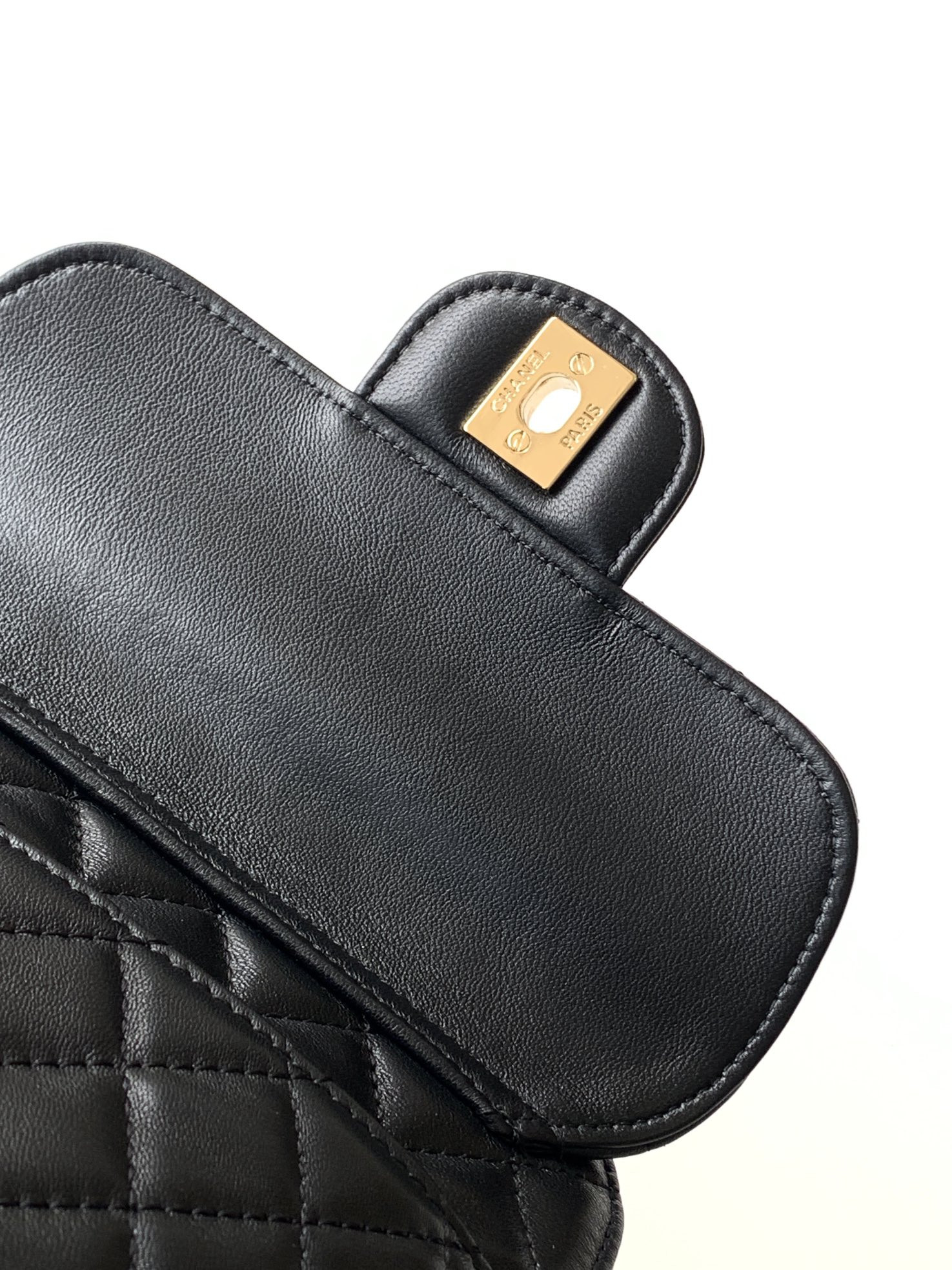 Ch**el 22cc Love Bag AS3191 18x16.5x6.5cm