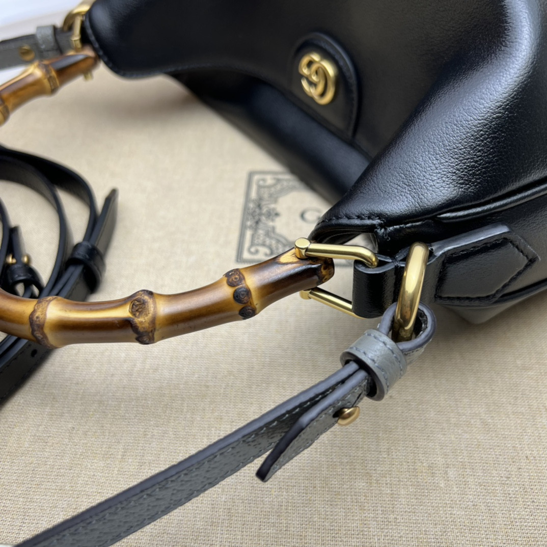 Gvc*1 Diana Medium shoulder bag 30x23x6.5cm