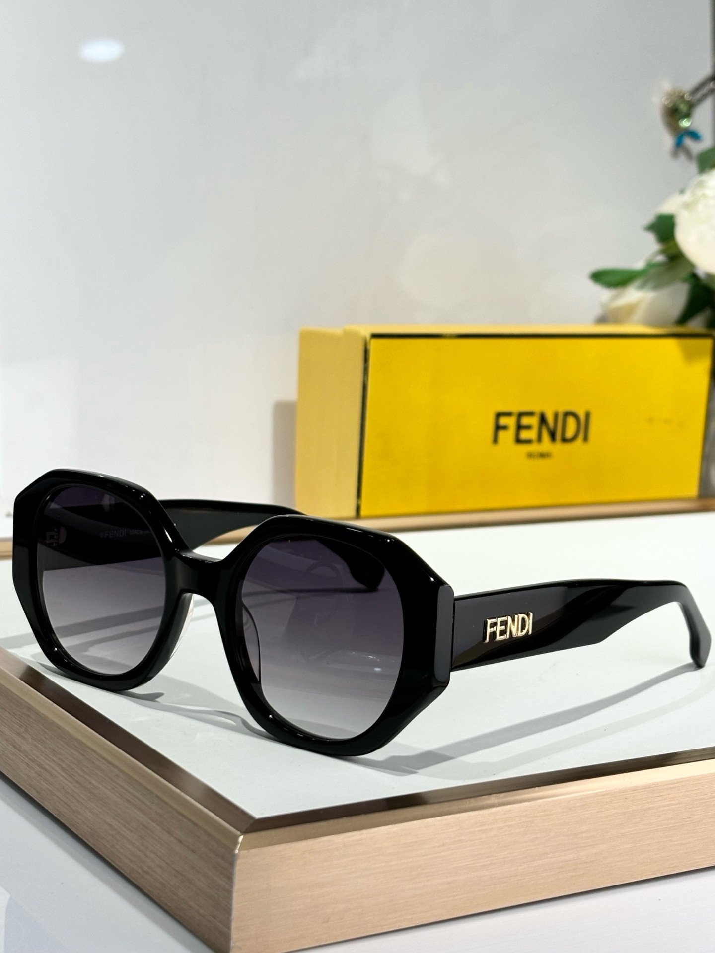 Fendi Glasses FE40118 52-23-142