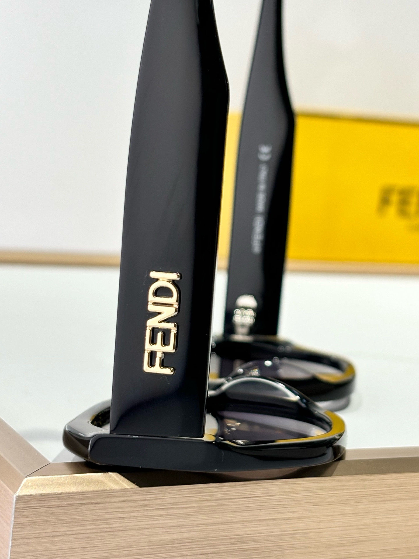 Fendi Glasses FE40118 52-23-142