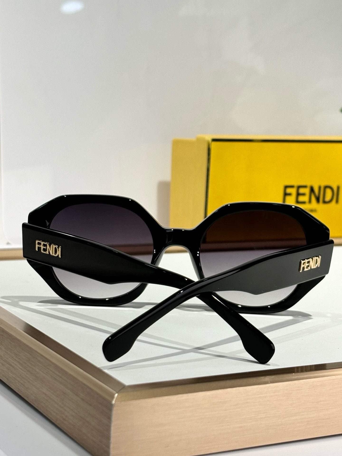 Fendi Glasses FE40118 52-23-142