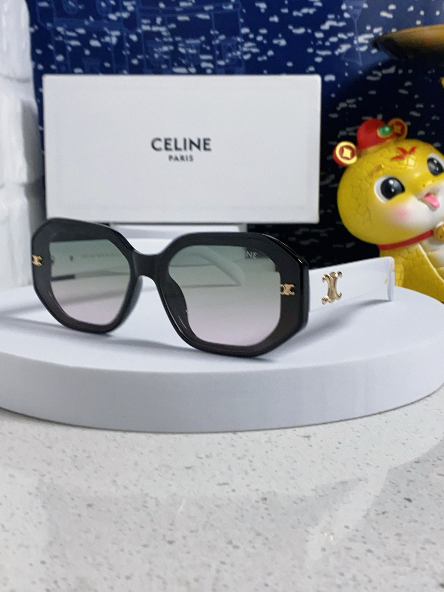 Ce1i*e Glasses
