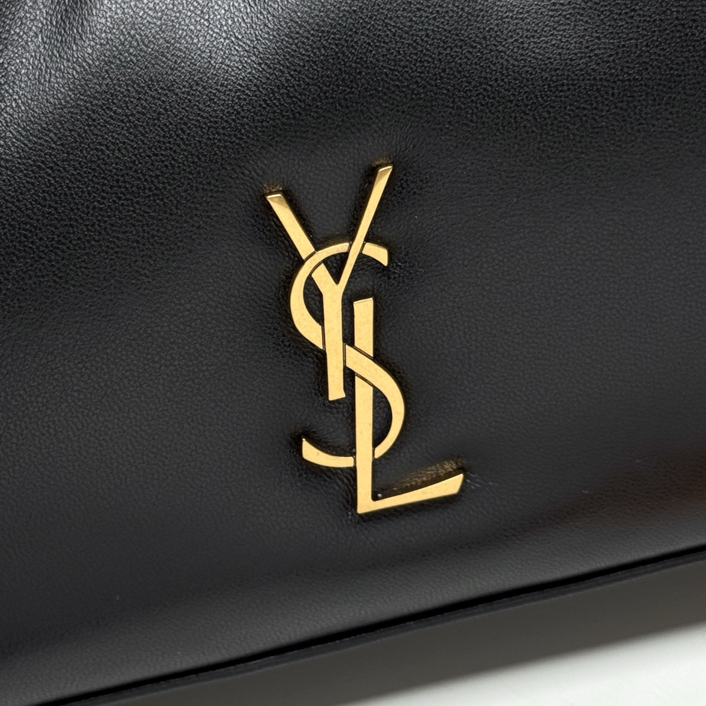 Y51 calypso mini hobo in plunged lambskin 20 X 12 X 5 cm