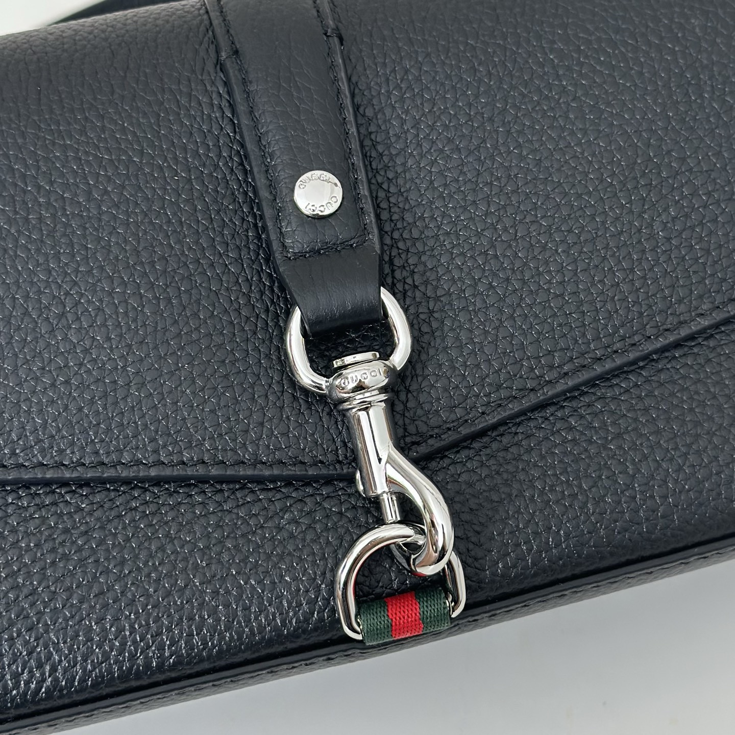 Gvc*1 Small crossbody bag with hook closure 23.5 x 12.5 x 6.5 cm