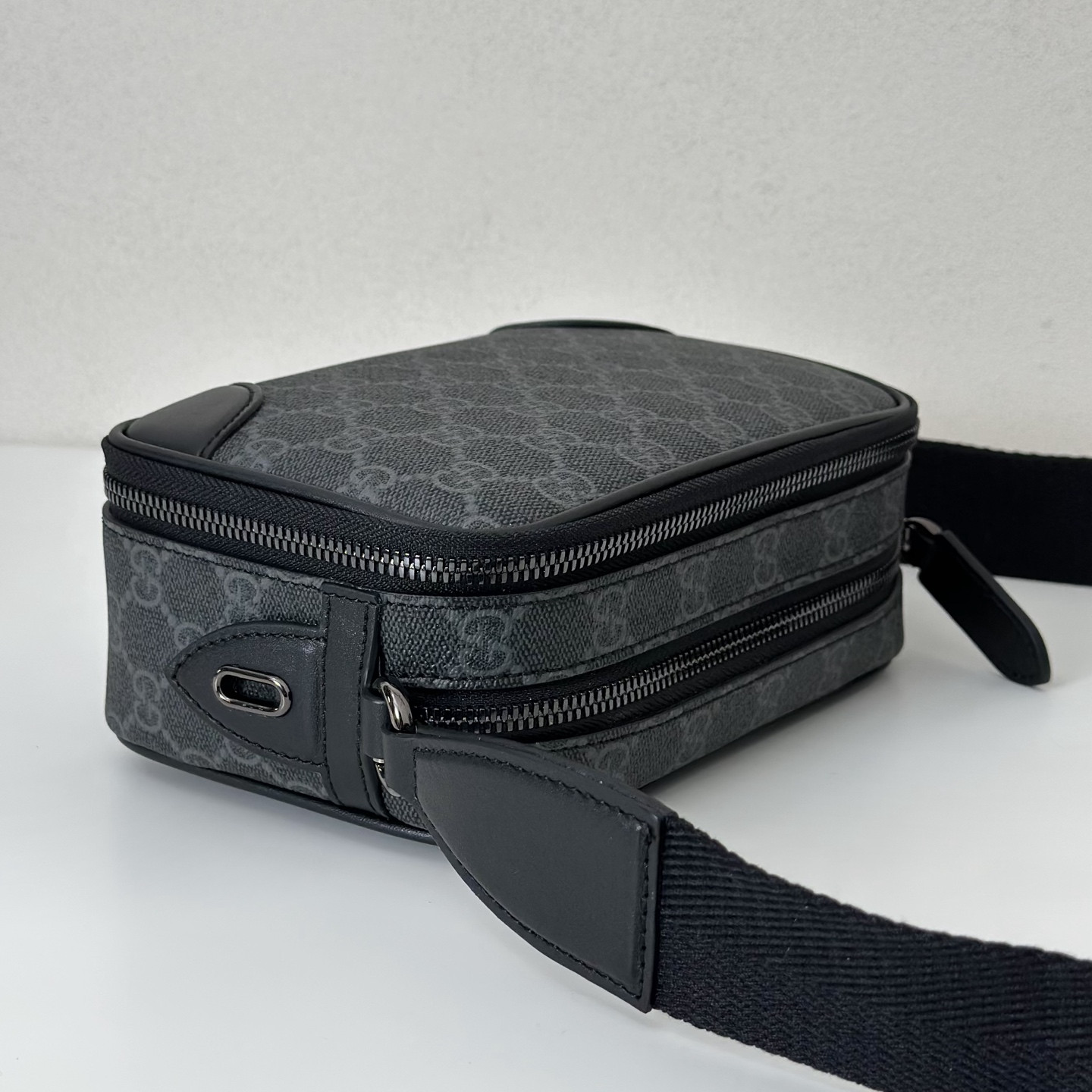 Gvc*1 GG Emblem mini crossbody bag 19x12.5x7cm