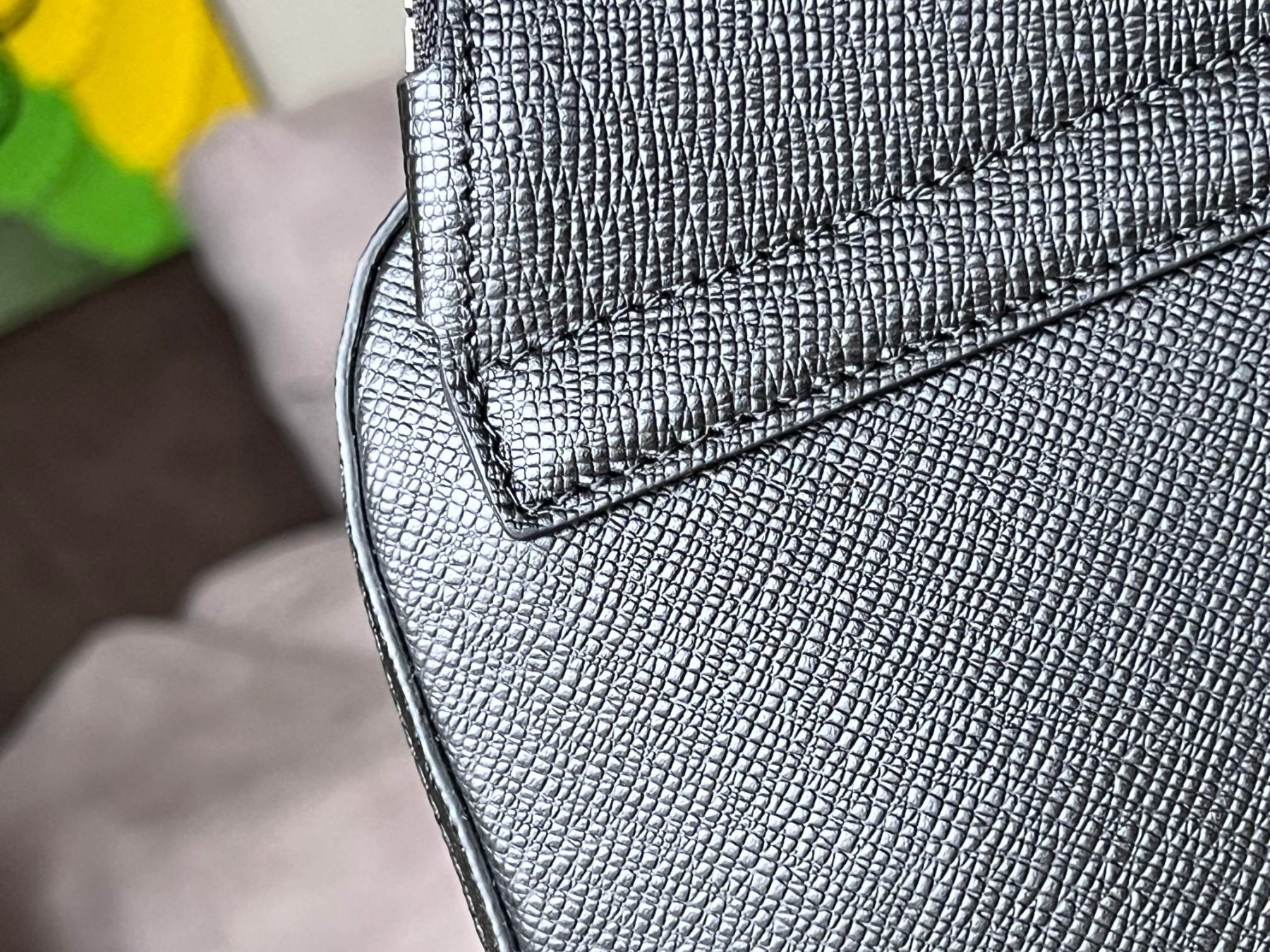 LV Avenue Sling Bag M30863 20 x 31 x 7 cm