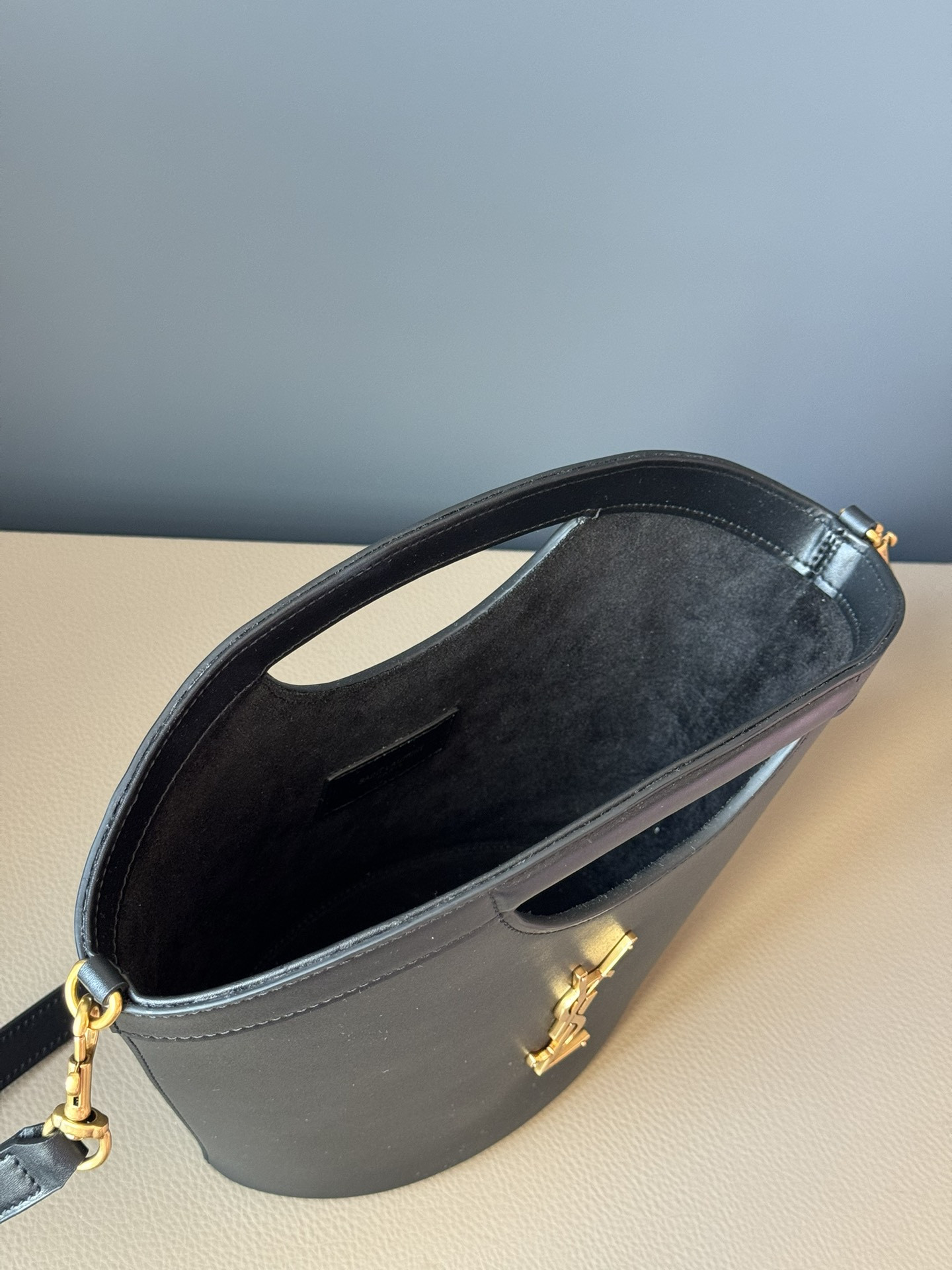 Y51 celia mini tote (smooth leather) 29x19.5x10cm