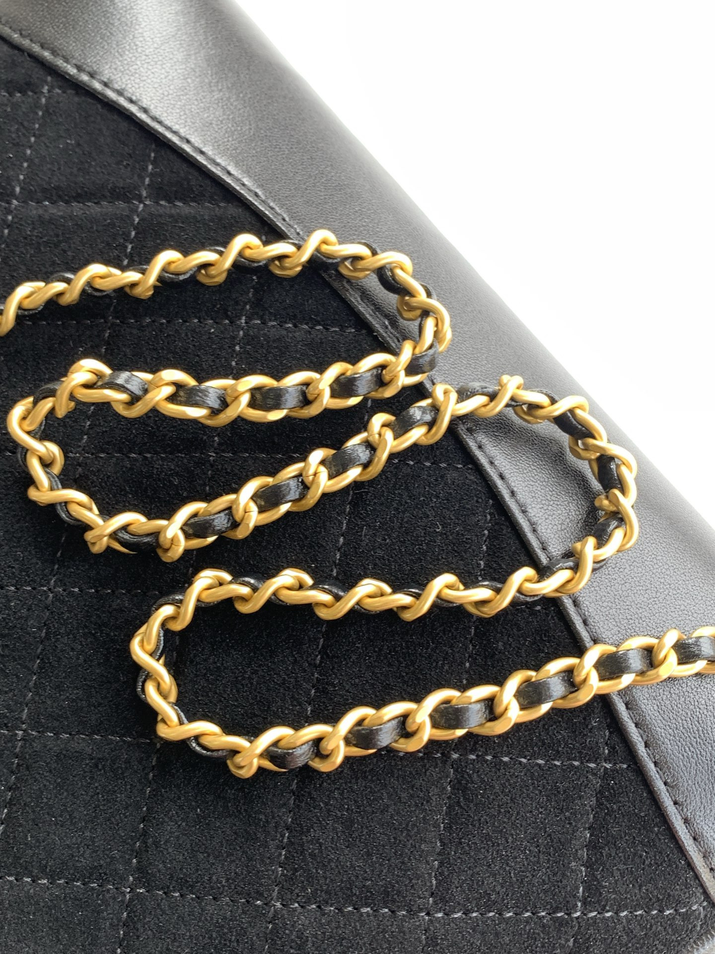 Ch**el 31 Mini Shopping Bag Lambskin & Gold-Tone Metal 22x23x5cm