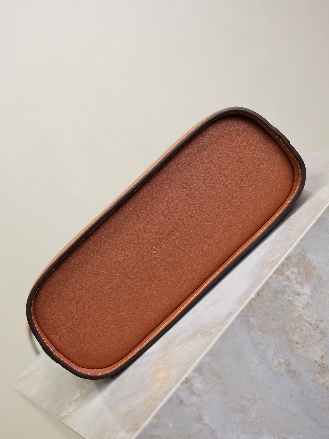 Y51 Y small bucket in leather 23x29.5x3-8.5cm